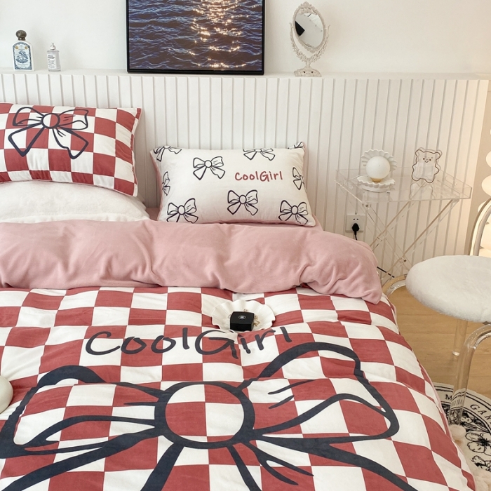 91家纺网 家纺一手货源 找家纺 昔可家纺 2021新款大版宝宝牛奶绒四件套 红色棋盘蝴蝶结