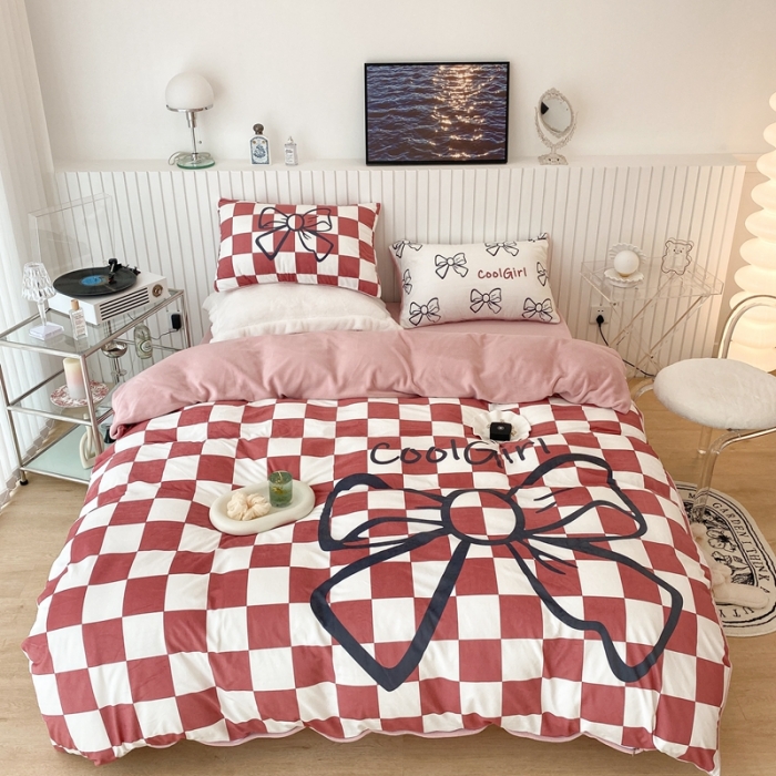91家纺网 家纺一手货源 找家纺 昔可家纺 2021新款大版宝宝牛奶绒四件套 红色棋盘蝴蝶结