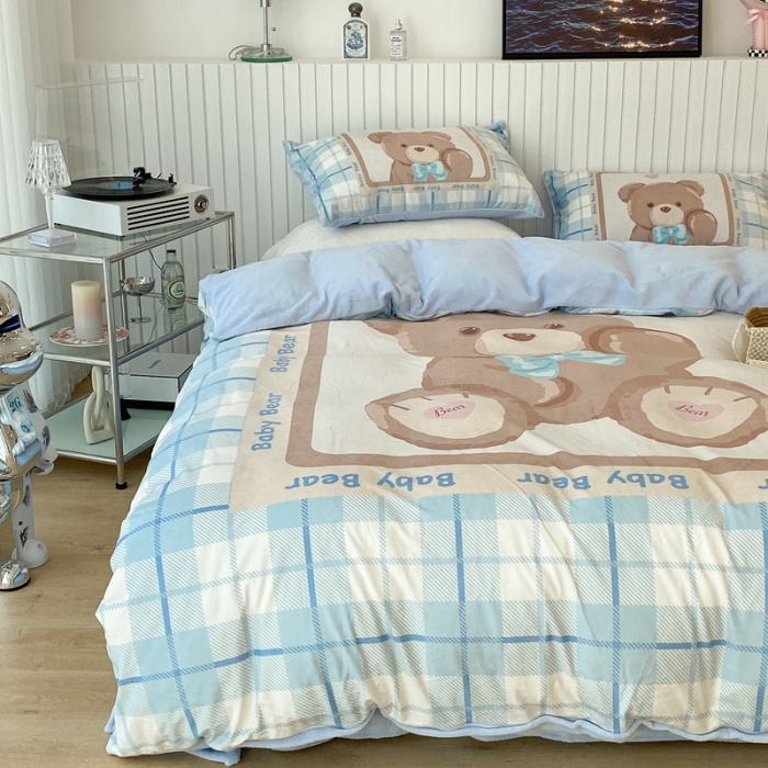 91家纺网 家纺一手货源 找家纺 昔可家纺 2021新款大版宝宝牛奶绒四件套 可爱小熊仔