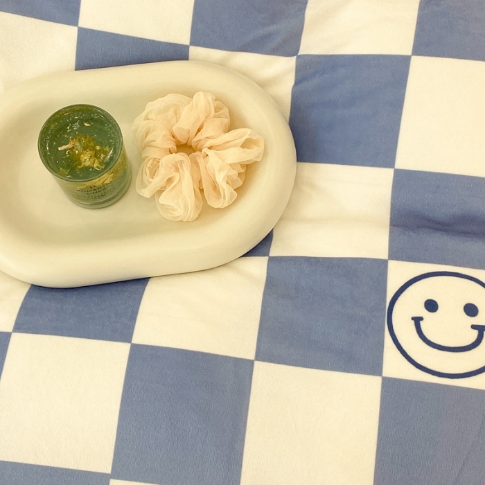 91家纺网 家纺一手货源 找家纺 昔可家纺 2021新款大版宝宝牛奶绒四件套 蓝色棋盘笑脸