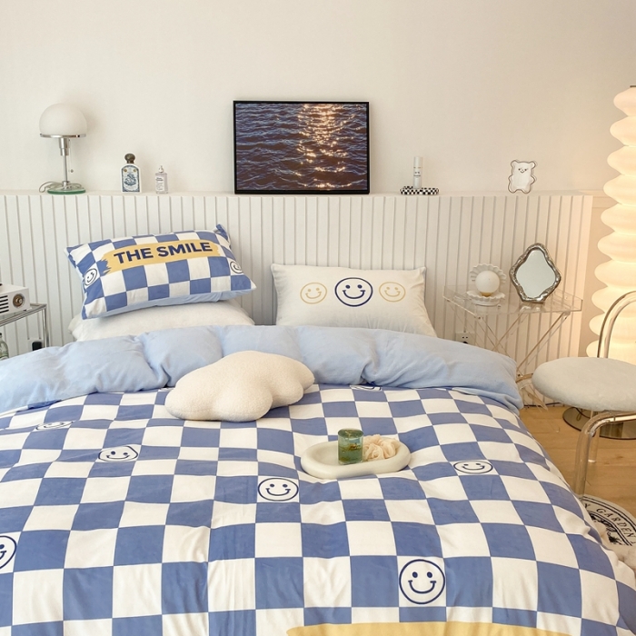 91家纺网 家纺一手货源 找家纺 昔可家纺 2021新款大版宝宝牛奶绒四件套 蓝色棋盘笑脸