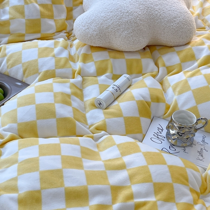91家纺网 家纺一手货源 找家纺 昔可家纺 2021新款牛奶绒棋盘格系列四件套 黄