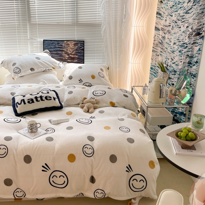 91家纺网 家纺一手货源 找家纺 昔可家纺 2021新款牛奶绒四件套-一批 波点笑脸