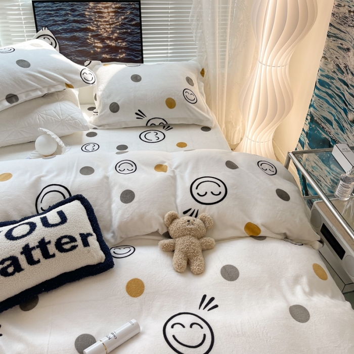 91家纺网 家纺一手货源 找家纺 昔可家纺 2021新款牛奶绒四件套-一批 波点笑脸