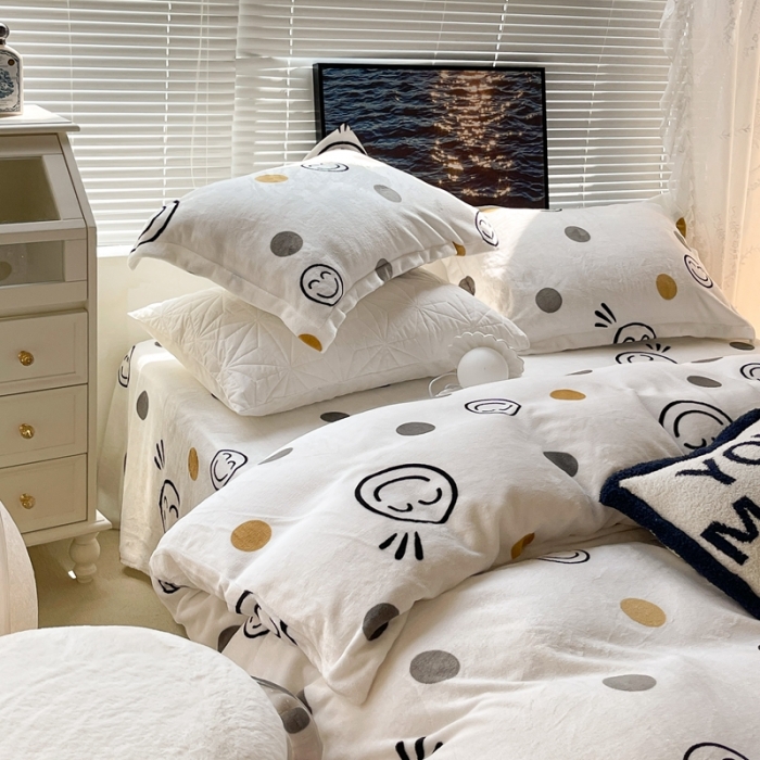 91家纺网 家纺一手货源 找家纺 昔可家纺 2021新款牛奶绒四件套-一批 波点笑脸