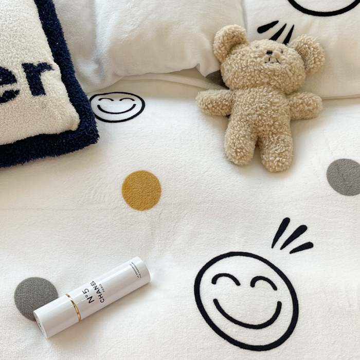 91家纺网 家纺一手货源 找家纺 昔可家纺 2021新款牛奶绒四件套-一批 波点笑脸