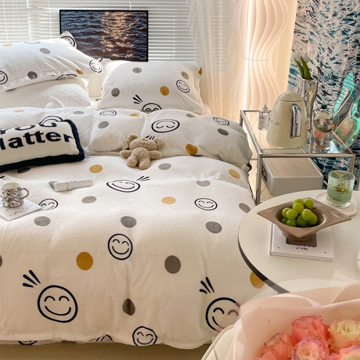 91家纺网 家纺一手货源 找家纺 昔可家纺 2021新款牛奶绒四件套-一批 波点笑脸