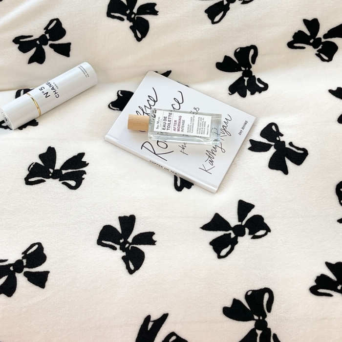 91家纺网 家纺一手货源 找家纺 昔可家纺 2021新款牛奶绒四件套-一批 赫本风黑蝴蝶结