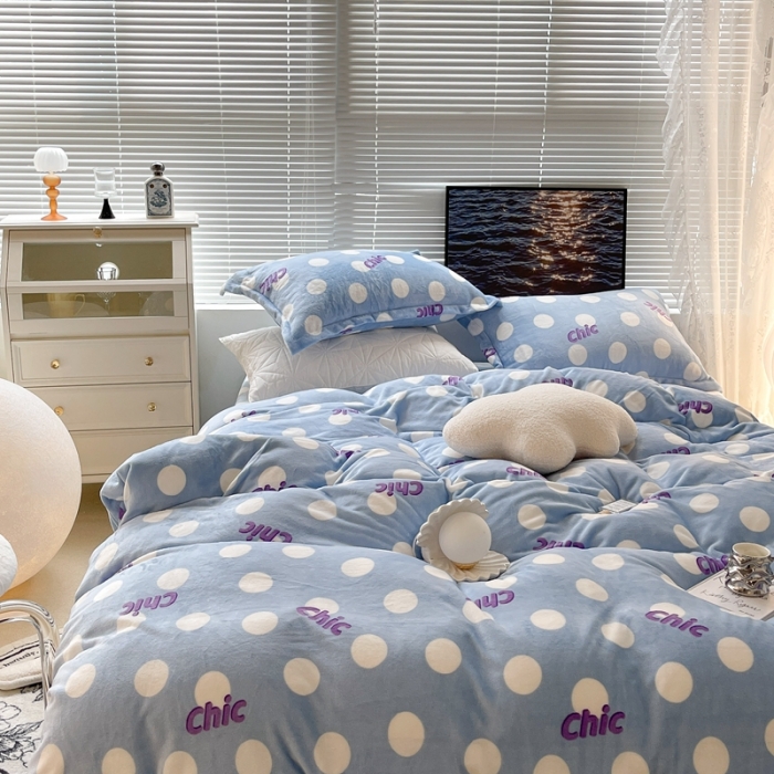 91家纺网 家纺一手货源 找家纺 昔可家纺 2021新款牛奶绒四件套-一批 蓝色波点chic
