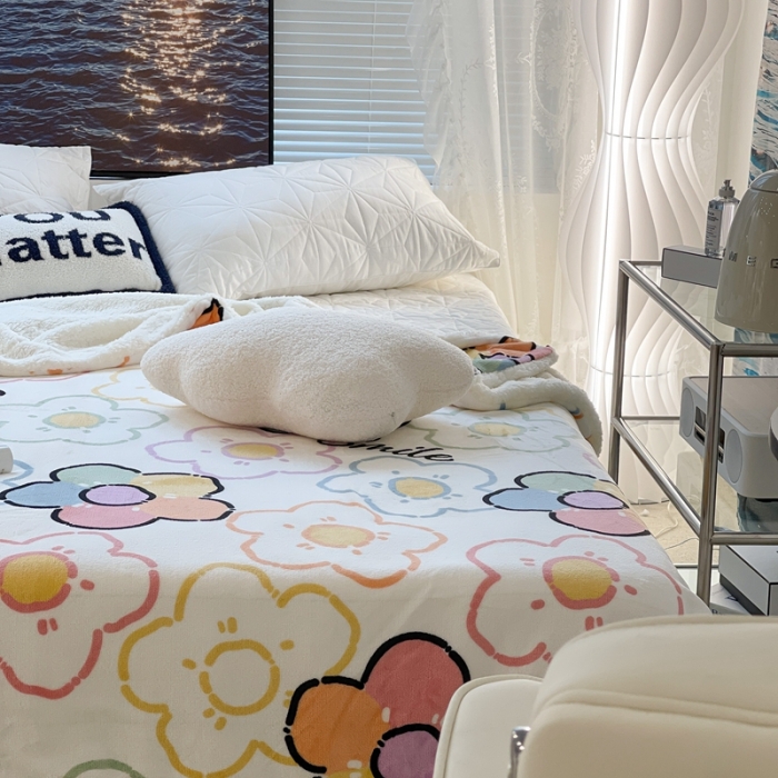 91家纺网 家纺一手货源 找家纺 昔可家纺 2021新款牛奶羊羔绒印花毯 彩色微笑花