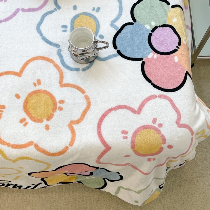 91家纺网 家纺一手货源 找家纺 昔可家纺 2021新款牛奶羊羔绒印花毯 彩色微笑花