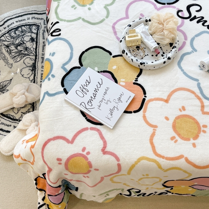 91家纺网 家纺一手货源 找家纺 昔可家纺 2021新款牛奶羊羔绒印花毯 彩色微笑花