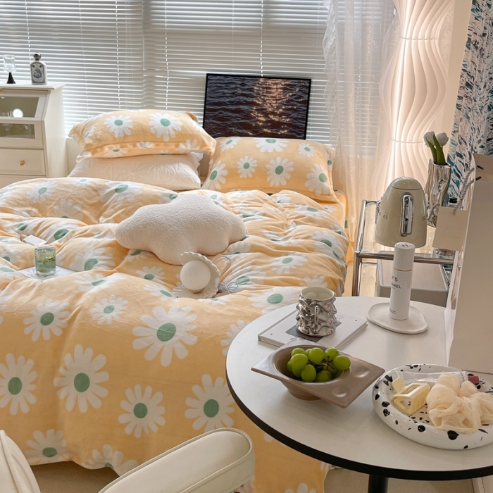 91家纺网 家纺一手货源 找家纺 昔可家纺 2021新款牛奶绒四件套-一批 奶黄雏菊花