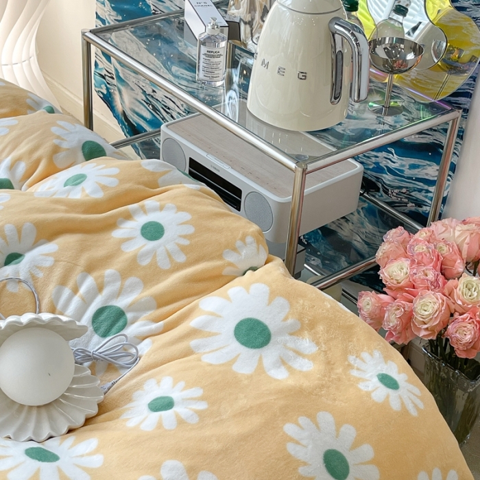 91家纺网 家纺一手货源 找家纺 昔可家纺 2021新款牛奶绒四件套-一批 奶黄雏菊花