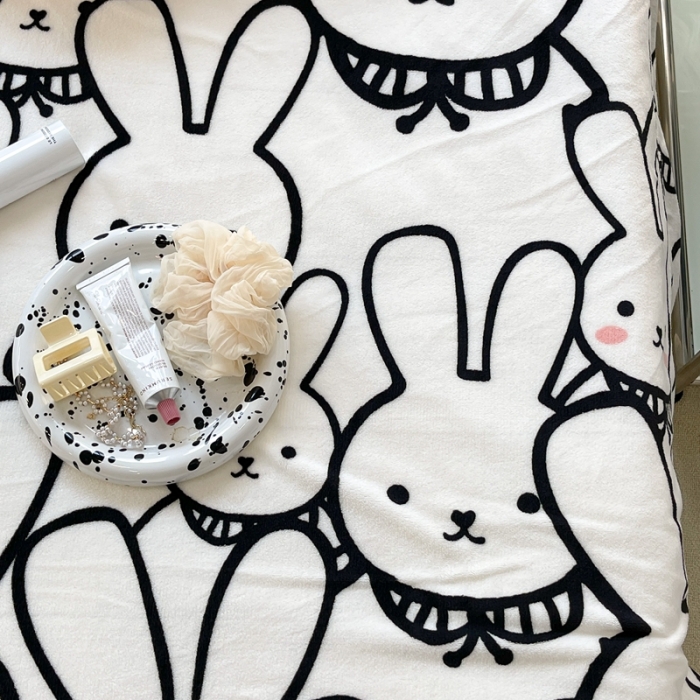 91家纺网 家纺一手货源 找家纺 昔可家纺 2021新款牛奶羊羔绒印花毯 简笔兔兔