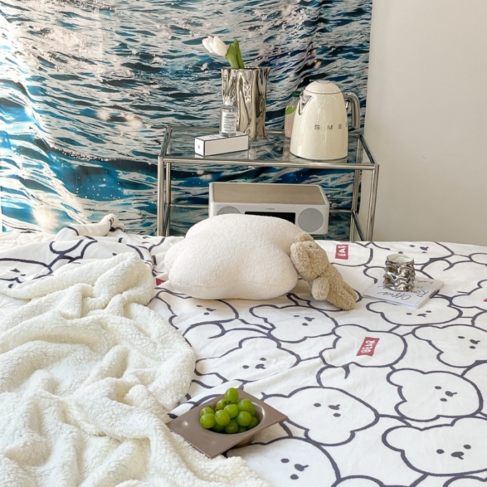 91家纺网 家纺一手货源 找家纺 昔可家纺 2021新款牛奶羊羔绒印花毯 可比小熊米白