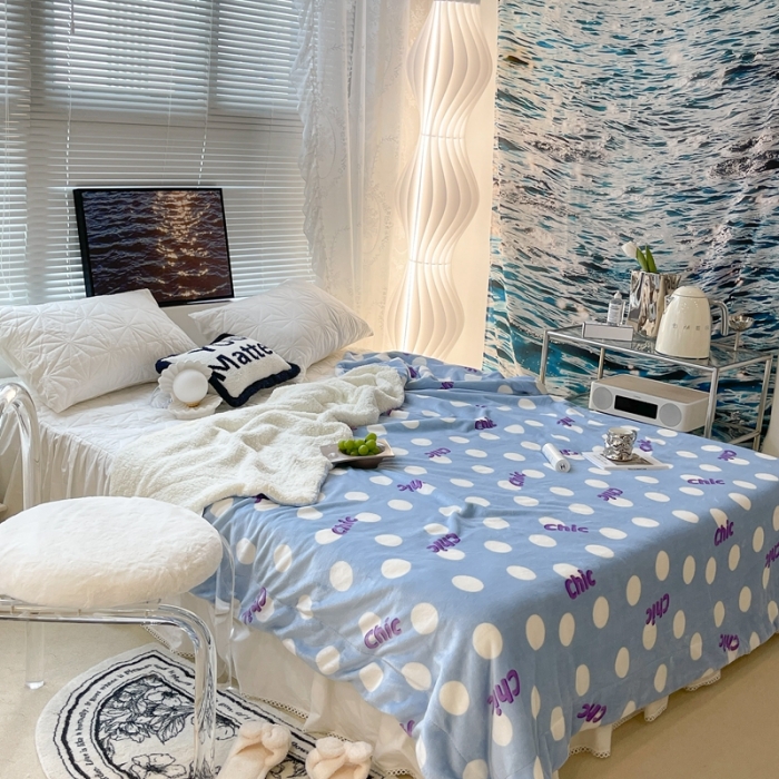 91家纺网 家纺一手货源 找家纺 昔可家纺 2021新款牛奶羊羔绒印花毯 蓝色波点chic