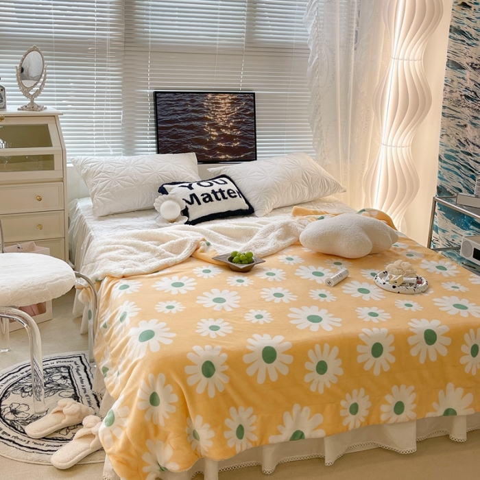 91家纺网 家纺一手货源 找家纺 昔可家纺 2021新款牛奶羊羔绒印花毯 奶黄雏菊花