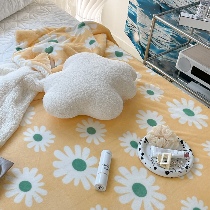 91家纺网 家纺一手货源 找家纺 昔可家纺 2021新款牛奶羊羔绒印花毯 奶黄雏菊花