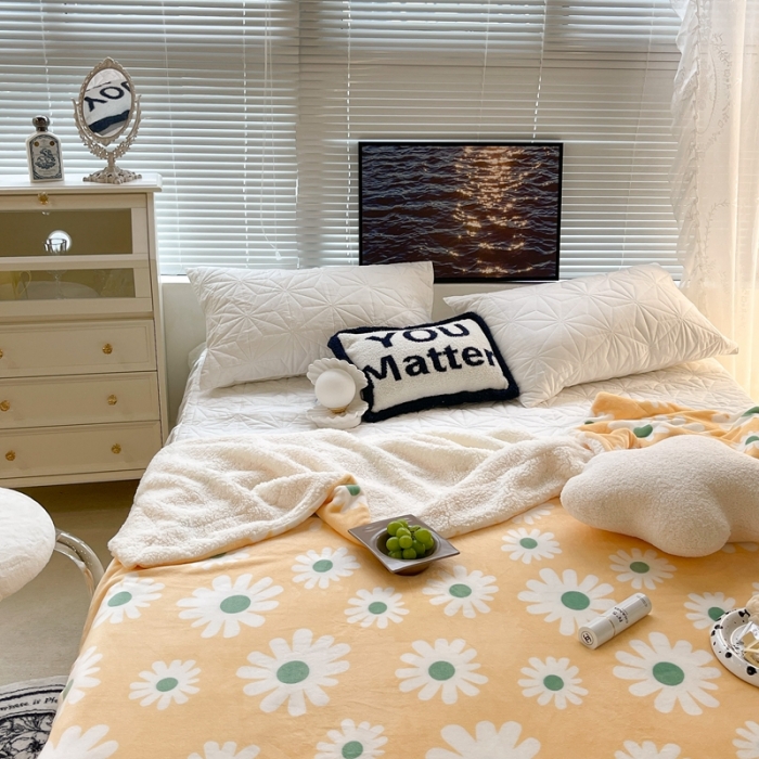 91家纺网 家纺一手货源 找家纺 昔可家纺 2021新款牛奶羊羔绒印花毯 奶黄雏菊花