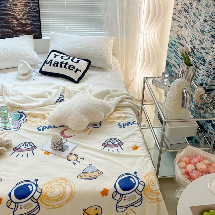 91家纺网 家纺一手货源 找家纺 昔可家纺 2021新款牛奶羊羔绒印花毯 太空宇航员