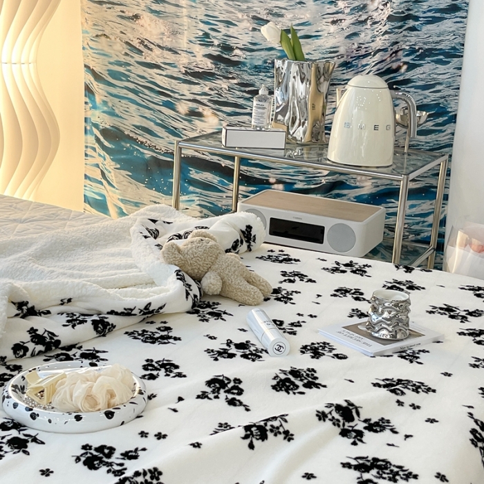 91家纺网 家纺一手货源 找家纺 昔可家纺 2021新款牛奶羊羔绒印花毯 小香黑花