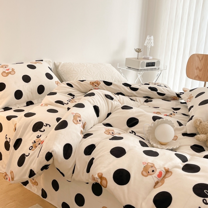 91家纺网 家纺一手货源 找家纺 昔可家纺 2021新款牛奶绒四件套-二批 波点小熊仔