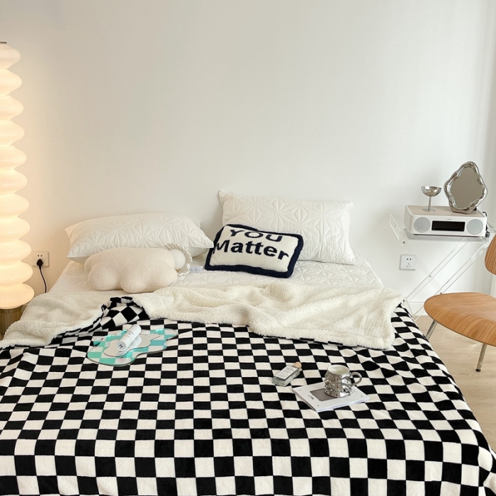 91家纺网 家纺一手货源 找家纺 昔可家纺 2021新款牛奶羊羔绒印花毯 棋盘格-黑