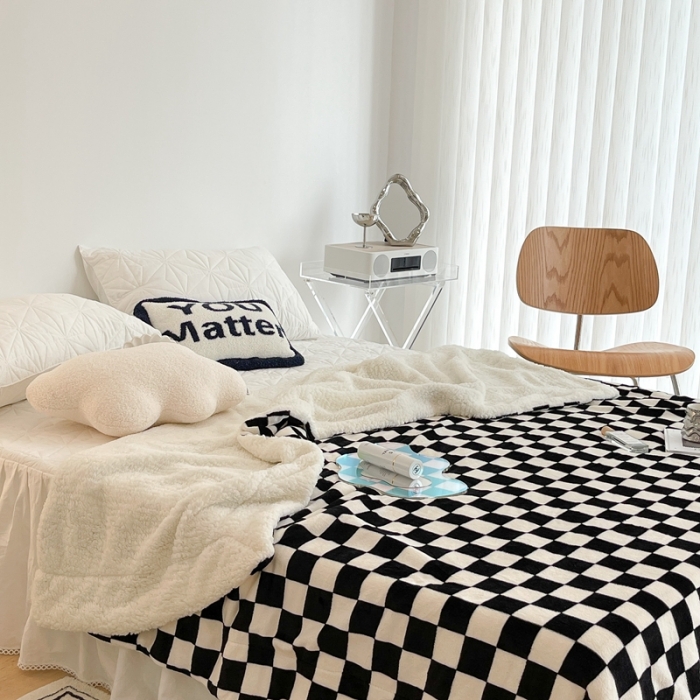 91家纺网 家纺一手货源 找家纺 昔可家纺 2021新款牛奶羊羔绒印花毯 棋盘格-黑