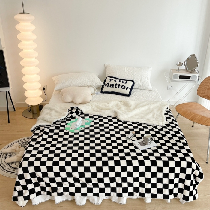 91家纺网 家纺一手货源 找家纺 昔可家纺 2021新款牛奶羊羔绒印花毯 棋盘格-黑