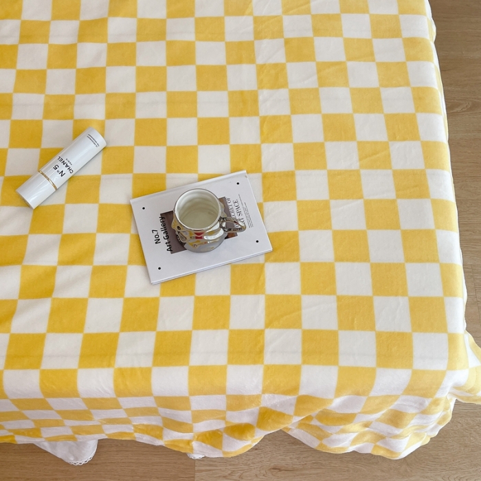 91家纺网 家纺一手货源 找家纺 昔可家纺 2021新款牛奶羊羔绒印花毯 棋盘格-黄