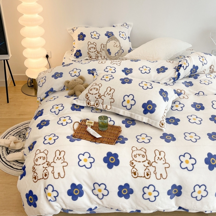 91家纺网 家纺一手货源 找家纺 昔可家纺 2021新款牛奶绒四件套-二批 蓝花小熊兔