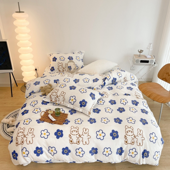 91家纺网 家纺一手货源 找家纺 昔可家纺 2021新款牛奶绒四件套-二批 蓝花小熊兔