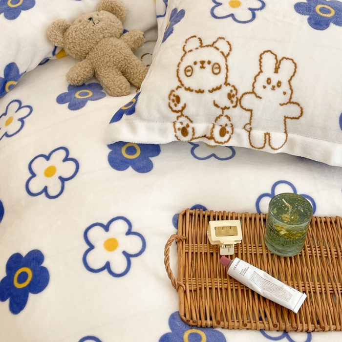 91家纺网 家纺一手货源 找家纺 昔可家纺 2021新款牛奶绒四件套-二批 蓝花小熊兔