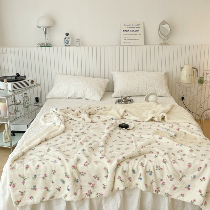 91家纺网 家纺一手货源 找家纺 昔可家纺 2021新款牛奶羊羔绒印花毯 韩式小花花