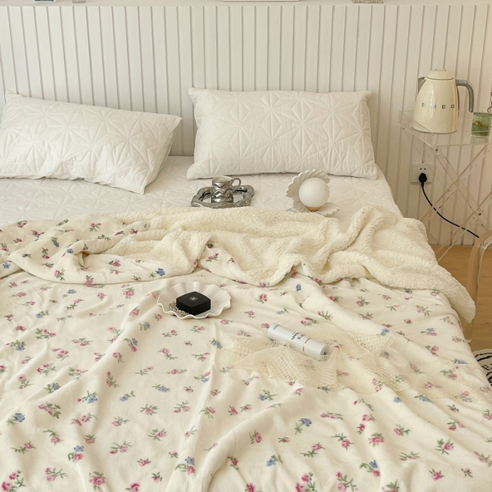 91家纺网 家纺一手货源 找家纺 昔可家纺 2021新款牛奶羊羔绒印花毯 韩式小花花