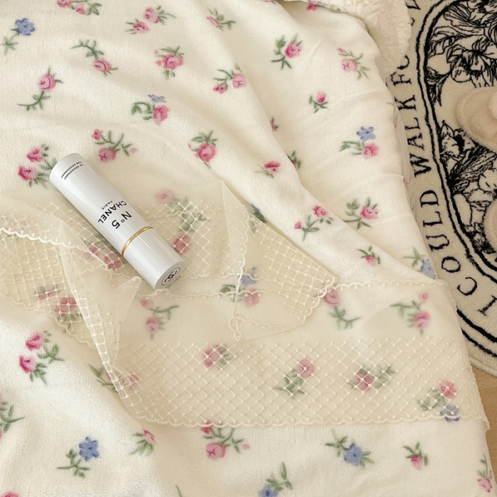 91家纺网 家纺一手货源 找家纺 昔可家纺 2021新款牛奶羊羔绒印花毯 韩式小花花