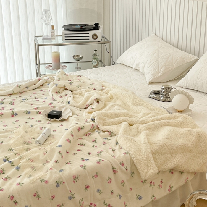 91家纺网 家纺一手货源 找家纺 昔可家纺 2021新款牛奶羊羔绒印花毯 韩式小花花