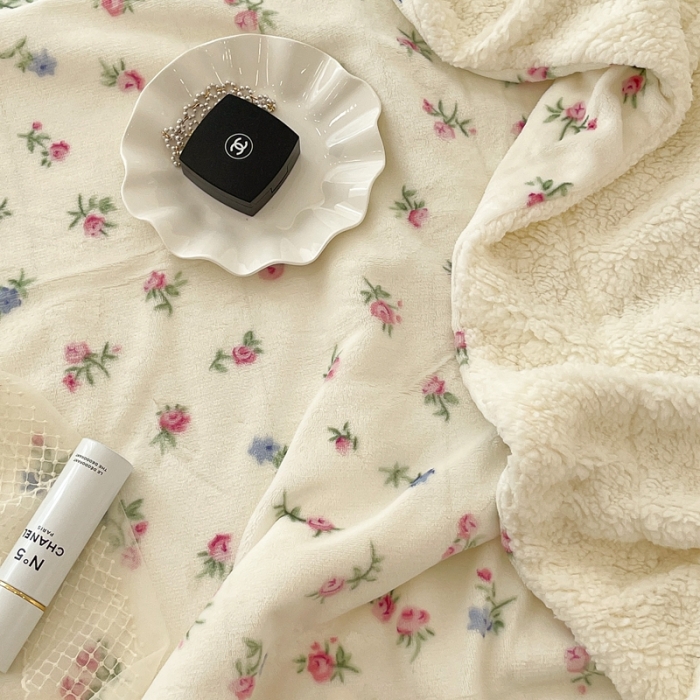 91家纺网 家纺一手货源 找家纺 昔可家纺 2021新款牛奶羊羔绒印花毯 韩式小花花