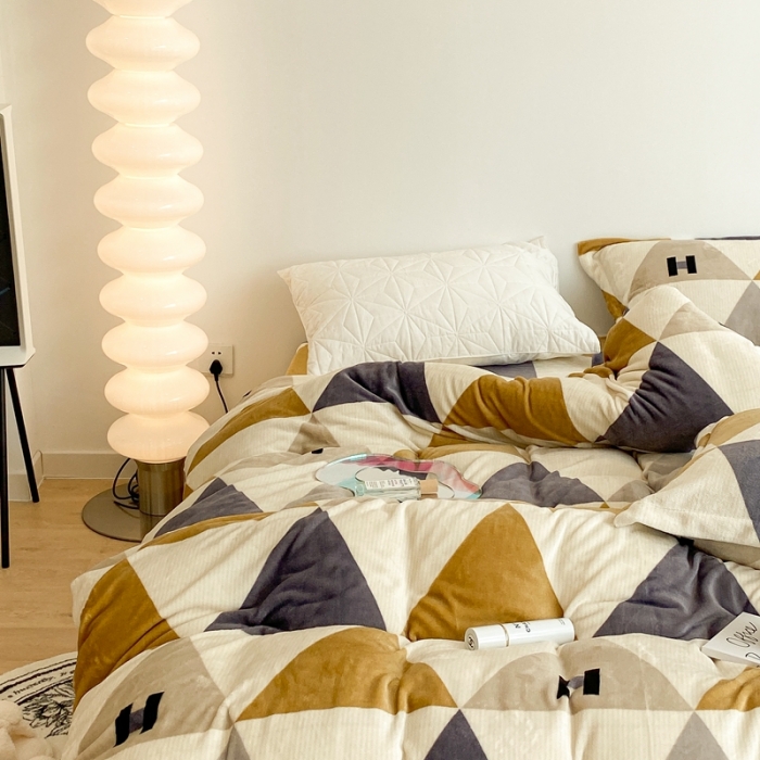 91家纺网 家纺一手货源 找家纺 昔可家纺 2021新款牛奶绒四件套-二批 三角H