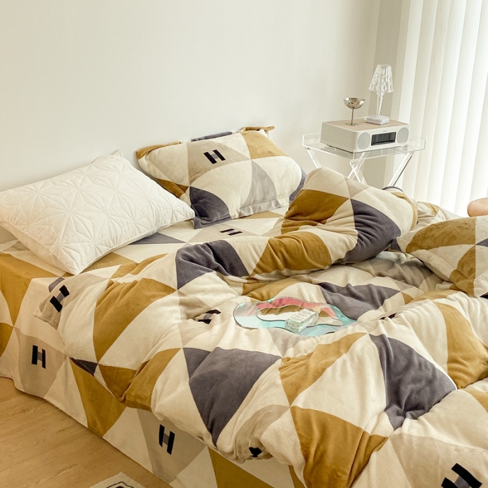 91家纺网 家纺一手货源 找家纺 昔可家纺 2021新款牛奶绒四件套-二批 三角H