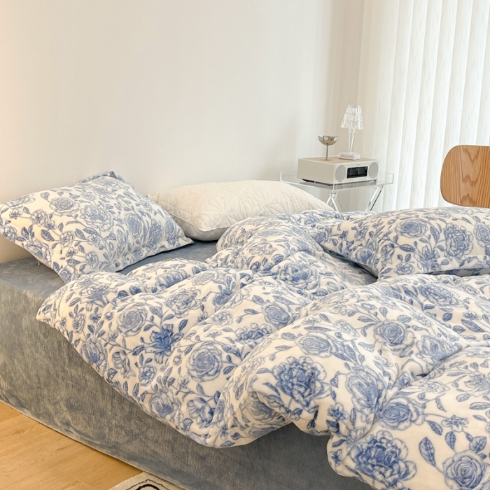 91家纺网 家纺一手货源 找家纺 昔可家纺 2021新款牛奶绒四件套-二批 手绘山茶蓝