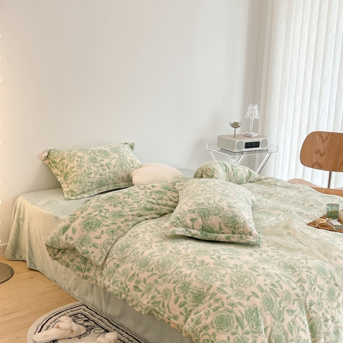 91家纺网 家纺一手货源 找家纺 昔可家纺 2021新款牛奶绒四件套-二批 手绘山茶绿