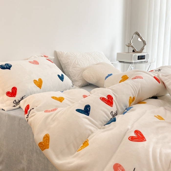 91家纺网 家纺一手货源 找家纺 昔可家纺 2021新款牛奶绒四件套-二批 涂鸦比心