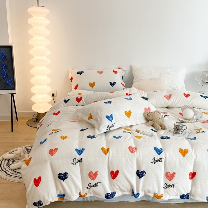 91家纺网 家纺一手货源 找家纺 昔可家纺 2021新款牛奶绒四件套-二批 涂鸦比心