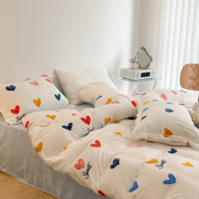 91家纺网 家纺一手货源 找家纺 昔可家纺 2021新款牛奶绒四件套-二批 涂鸦比心