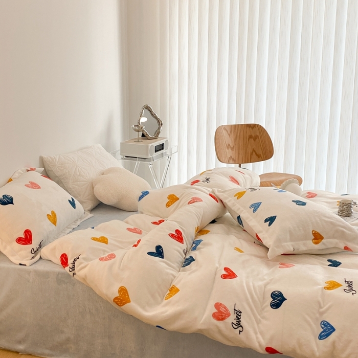 91家纺网 家纺一手货源 找家纺 昔可家纺 2021新款牛奶绒四件套-二批 涂鸦比心