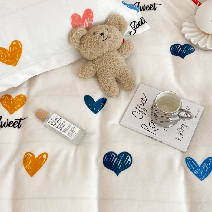 91家纺网 家纺一手货源 找家纺 昔可家纺 2021新款牛奶绒四件套-二批 涂鸦比心