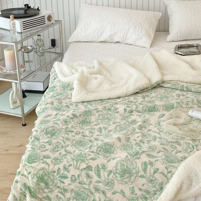 91家纺网 家纺一手货源 找家纺 昔可家纺 2021新款牛奶羊羔绒印花毯 手绘山茶绿