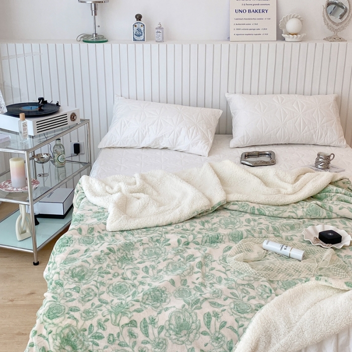 91家纺网 家纺一手货源 找家纺 昔可家纺 2021新款牛奶羊羔绒印花毯 手绘山茶绿